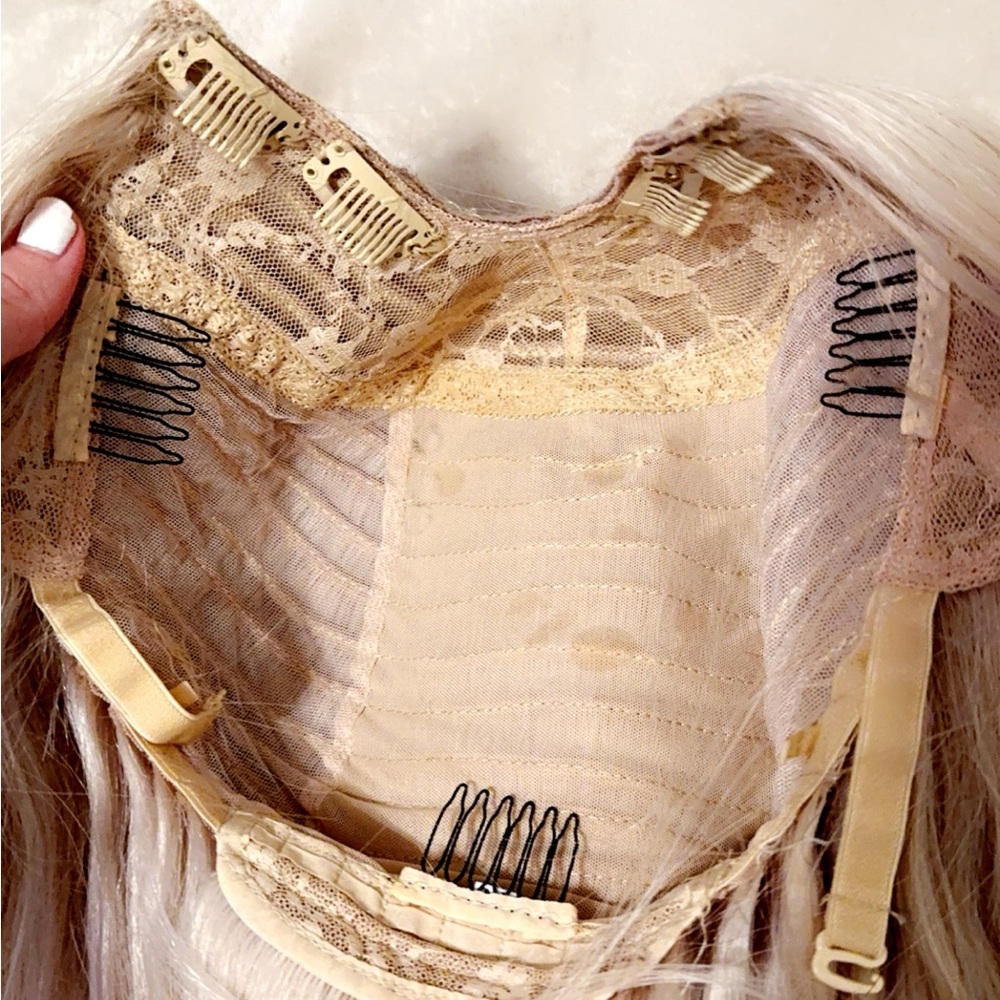 613 u part wig